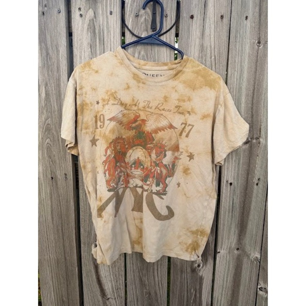 Vintage Style Queen Band Tour Graphic T-Shirt Womens Medium Tan Tie Dye NYC 1977